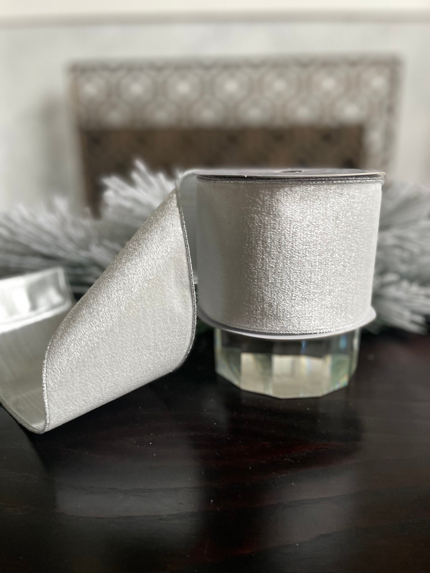 4” x 10 yds. White velvet and metallic silver back ribbon. Wired. Regency.