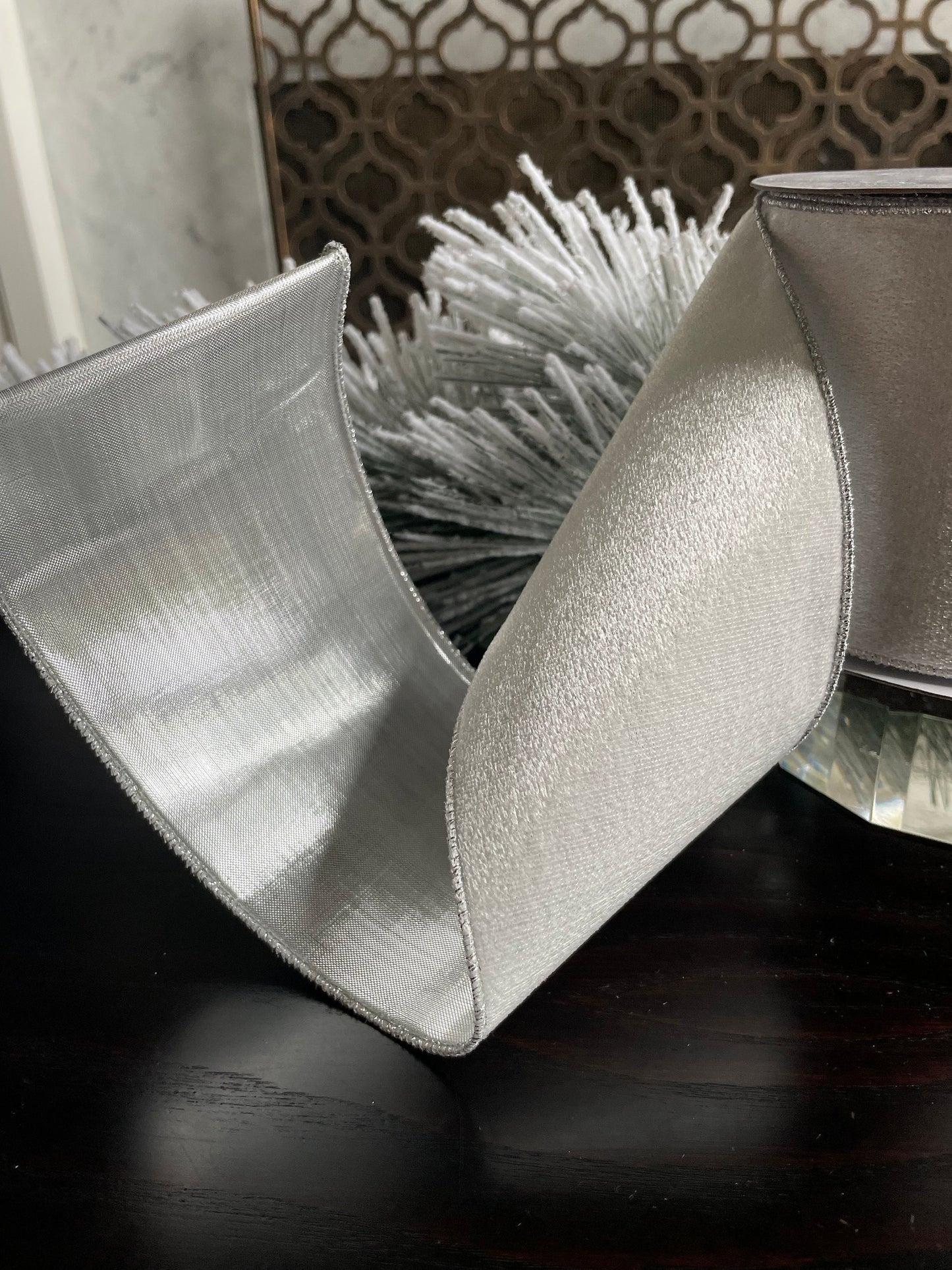 4” x 10 yds. White velvet and metallic silver back ribbon. Wired. Regency.