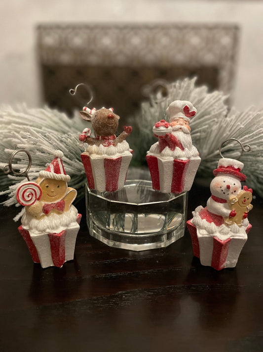 Set of 4. 4” holiday place card holders. Cupcake holders.