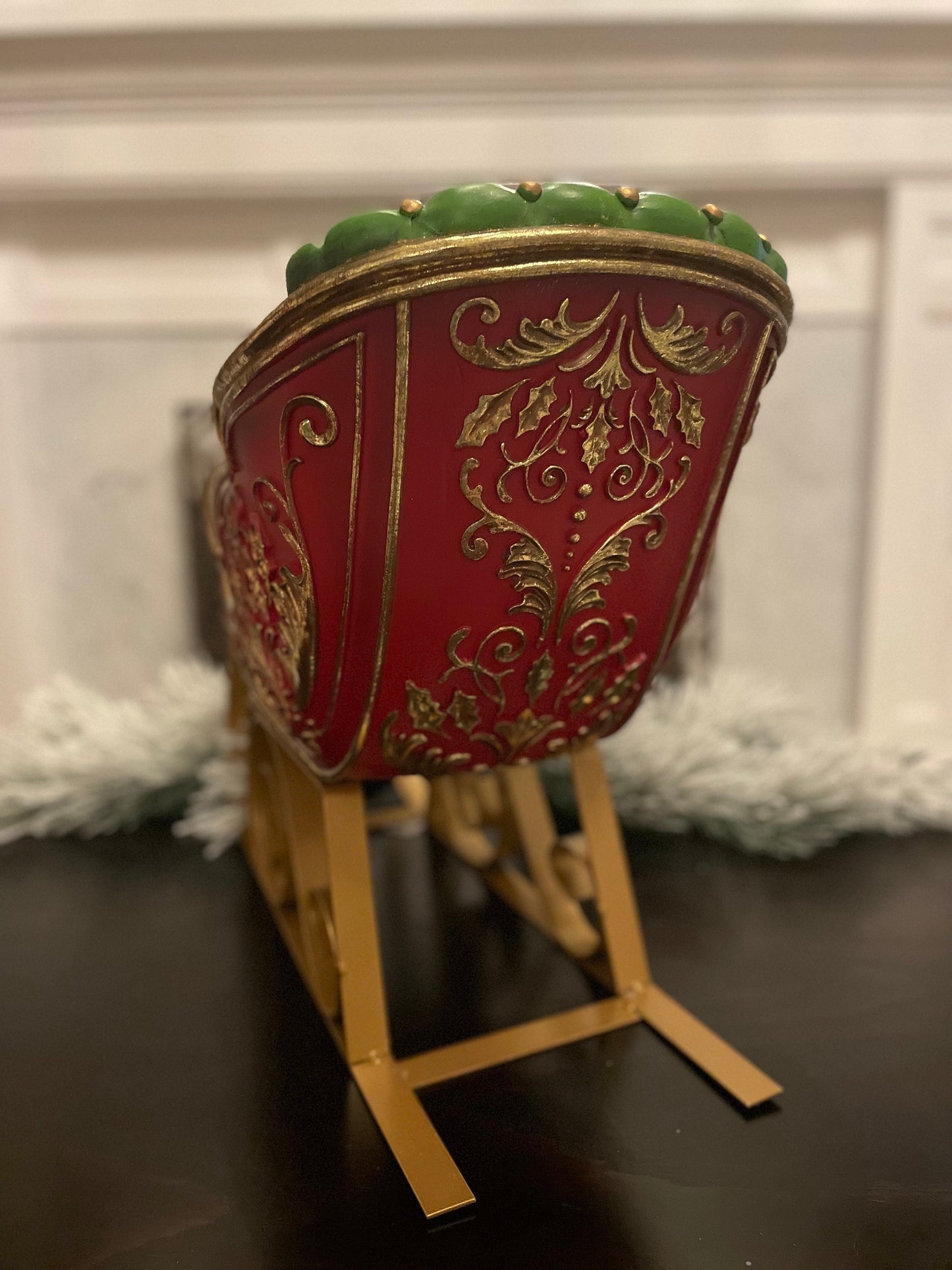 22” Classic Sleigh. Christmas.